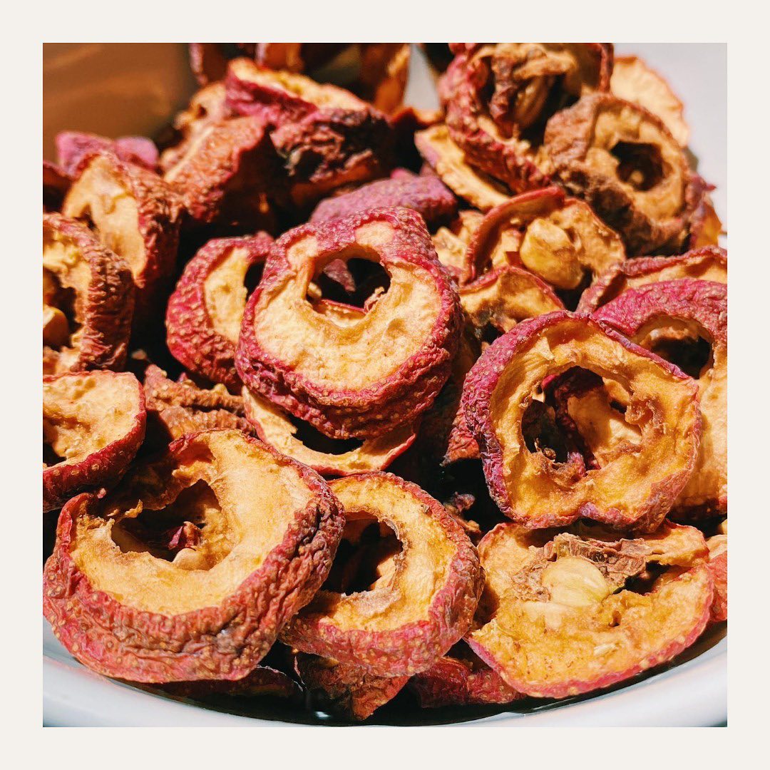 Hawthorn Berry 山楂 - 启茶 Qi-cha| 小吃货 The Overeater - Feeling bloated and facing indigestion and water retention issue?. The Overeater is a lifesaver in helping our body to better digest and ease the bloating!